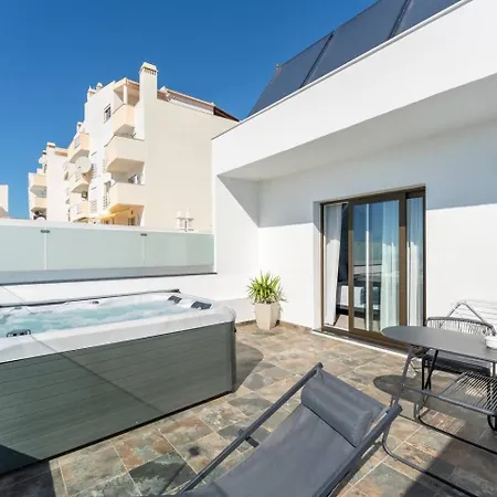 Malpique Heated Pool & Jacuzzi בית אירוח