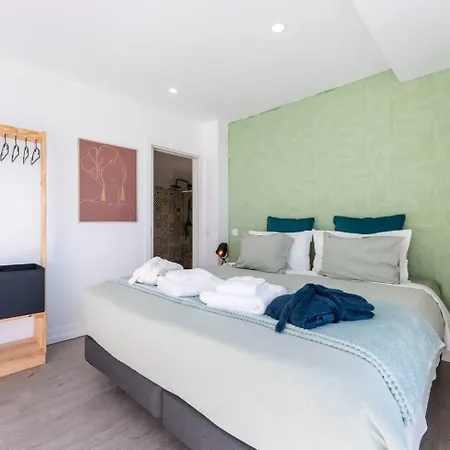 Malpique Heated Pool & Jacuzzi Guest House