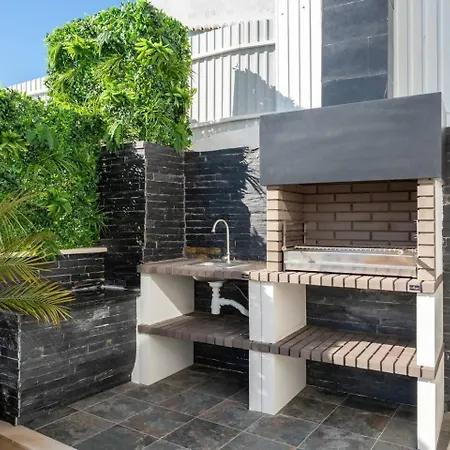 Malpique Heated Pool & Jacuzzi ホームステイ *