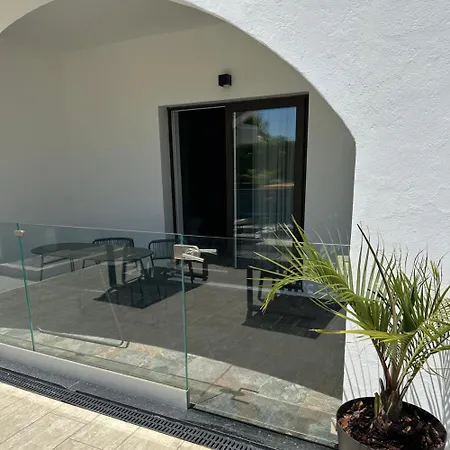 Ubytování v soukromí Malpique Heated Pool & Jacuzzi Guest House