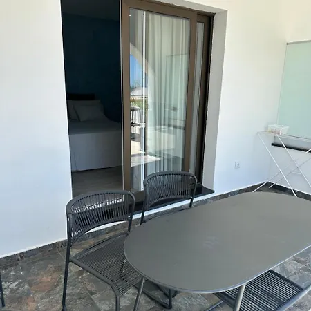 Malpique Heated Pool & Jacuzzi Guest House