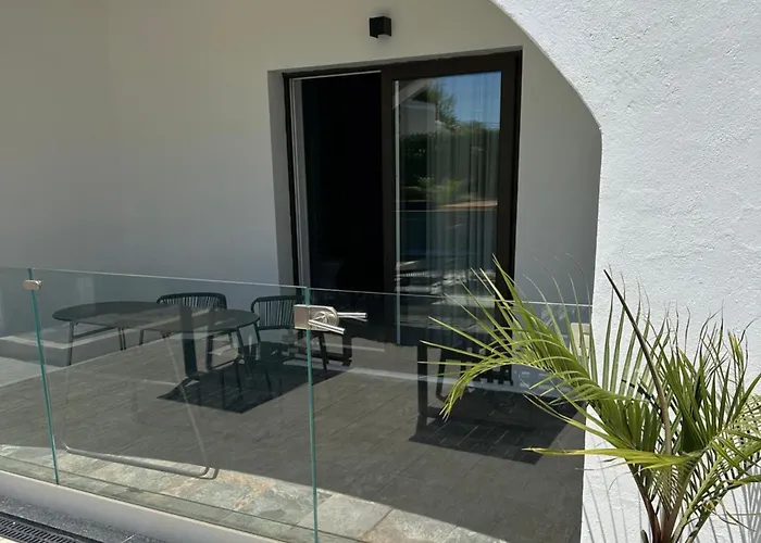 Homestay szállás Malpique Heated Pool & Jacuzzi