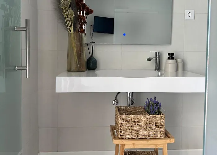 Malpique Heated Pool & Jacuzzi *