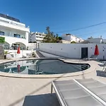 Malpique Heated Pool & Jacuzzi Проживание в семье Албуфейра